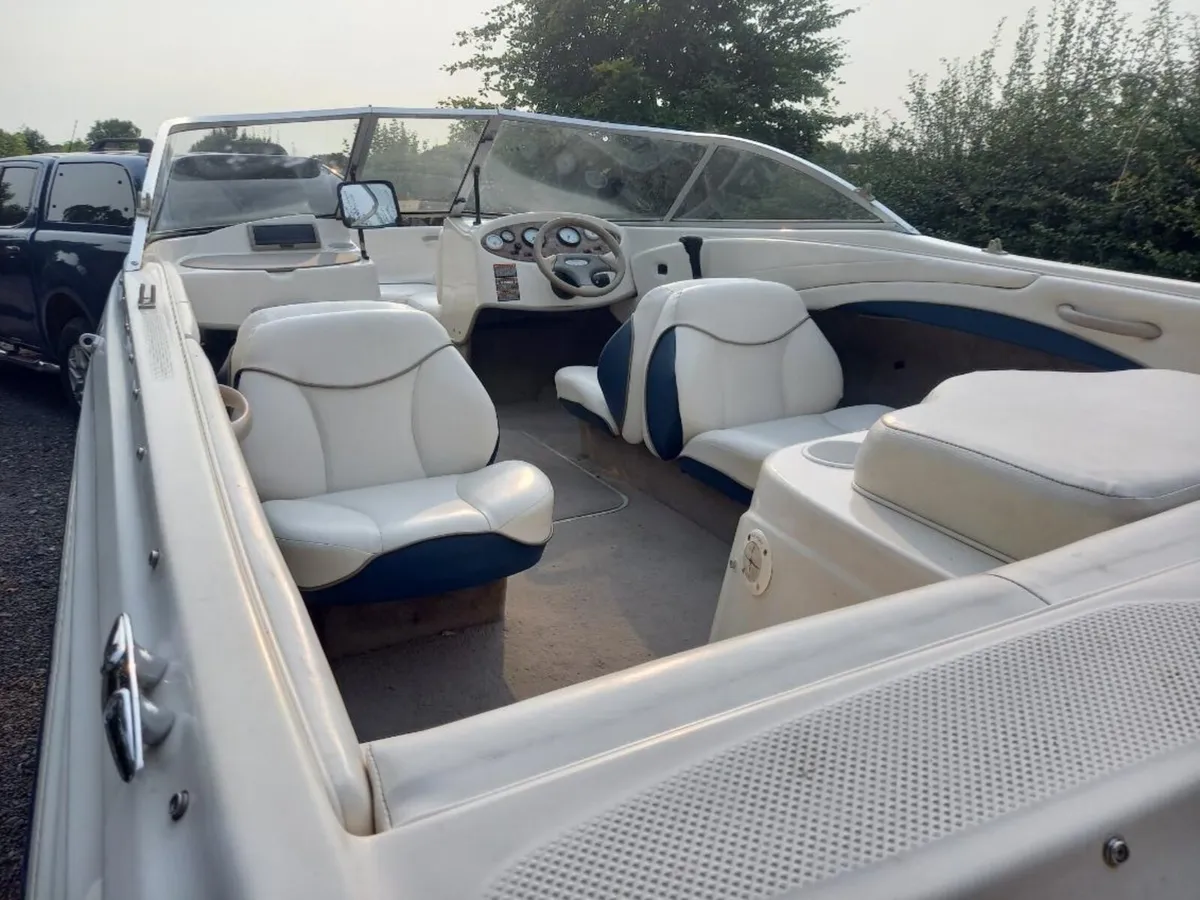 Bayliner Capri Speedboat - Image 2