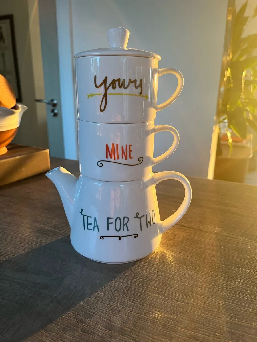 Collectible tea pot - Image 1