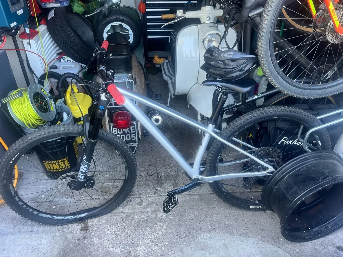 Downhill bike - Image 3
