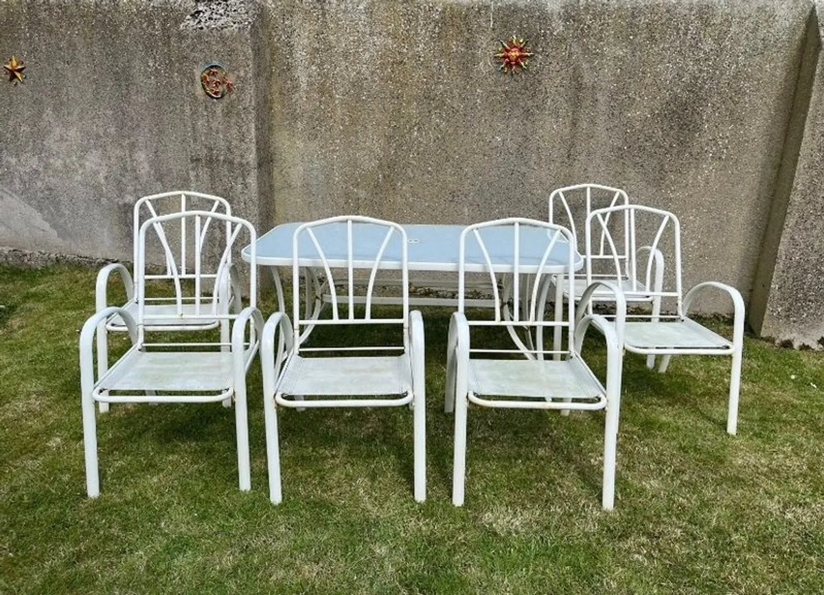 Garden table, 6 chairs and cushions - Image 1