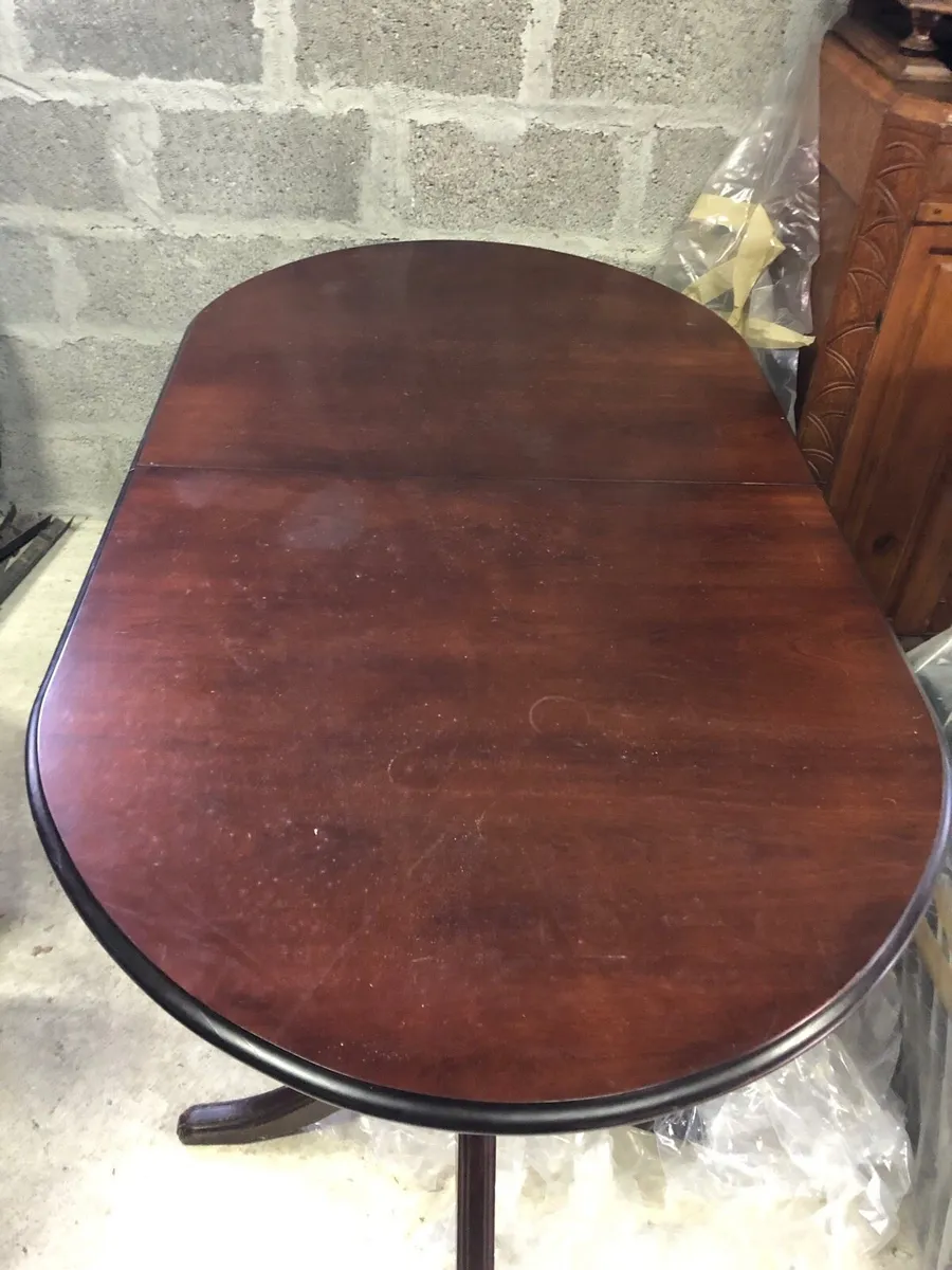 Dining room table and chairs - Image 1