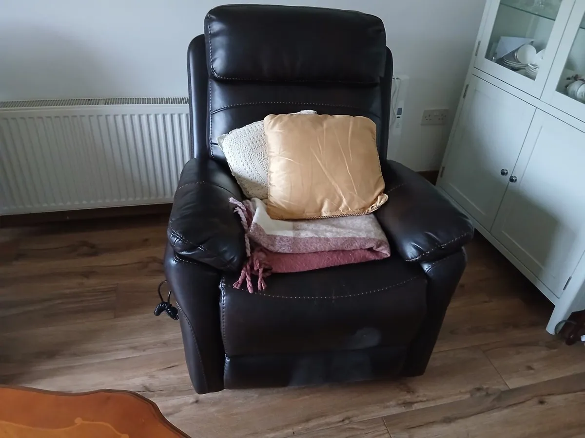 Electric reclining chair - Image 1