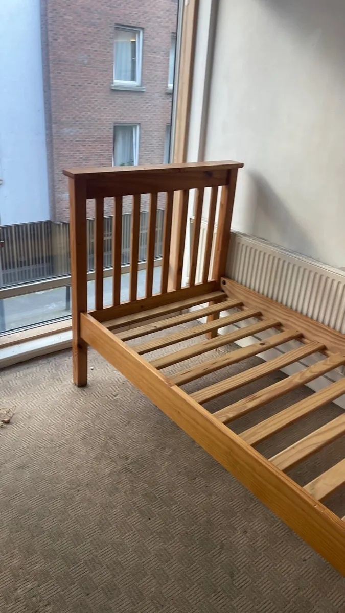Single bed - Image 2