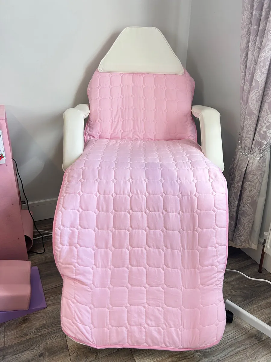 Beauty chair - Image 1