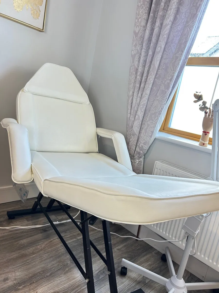 Beauty chair - Image 2