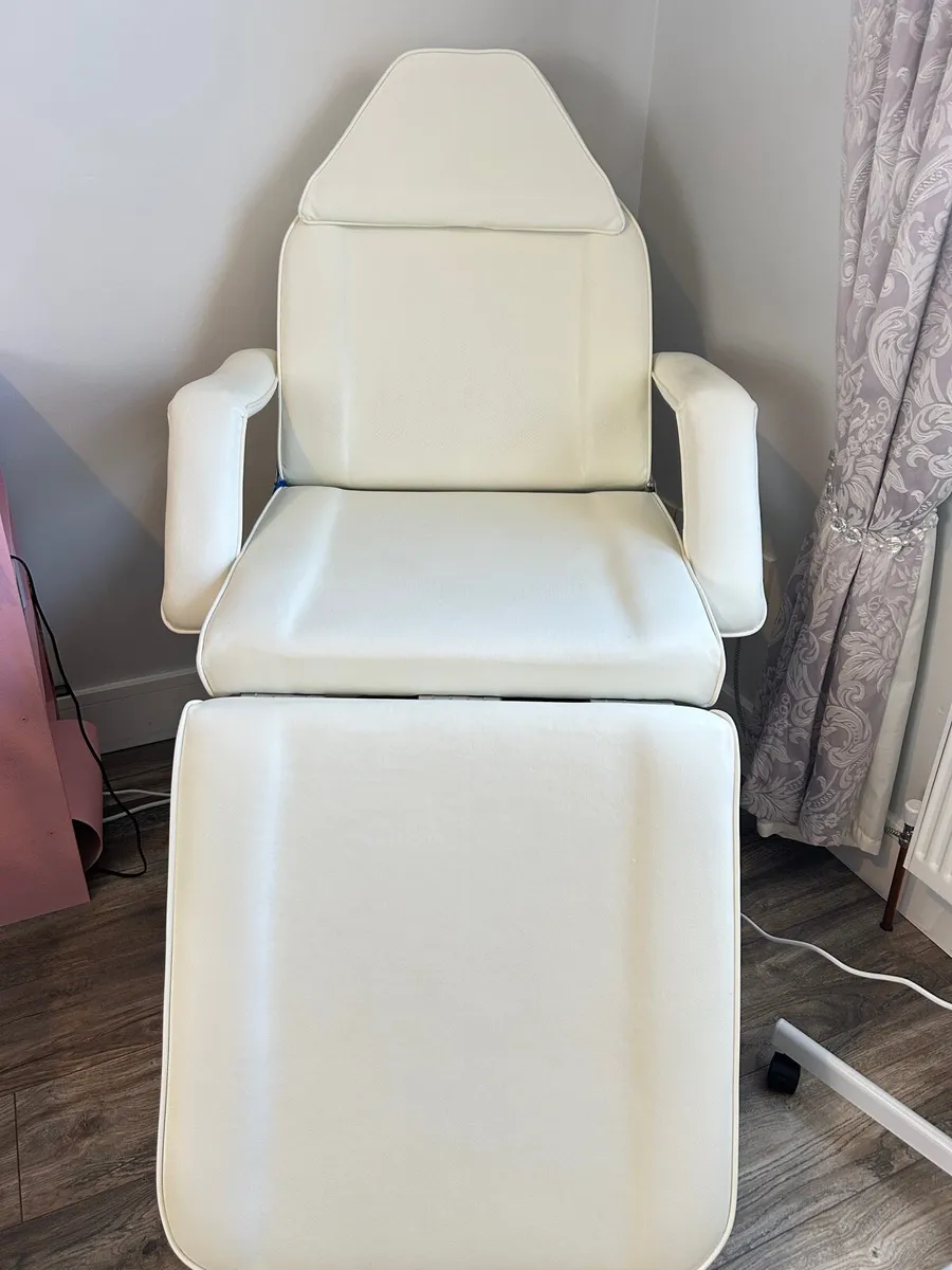 Beauty chair - Image 4