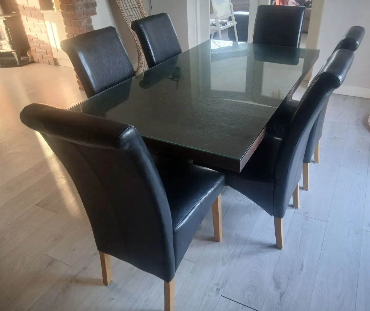 Dining table & chairs - Image 1