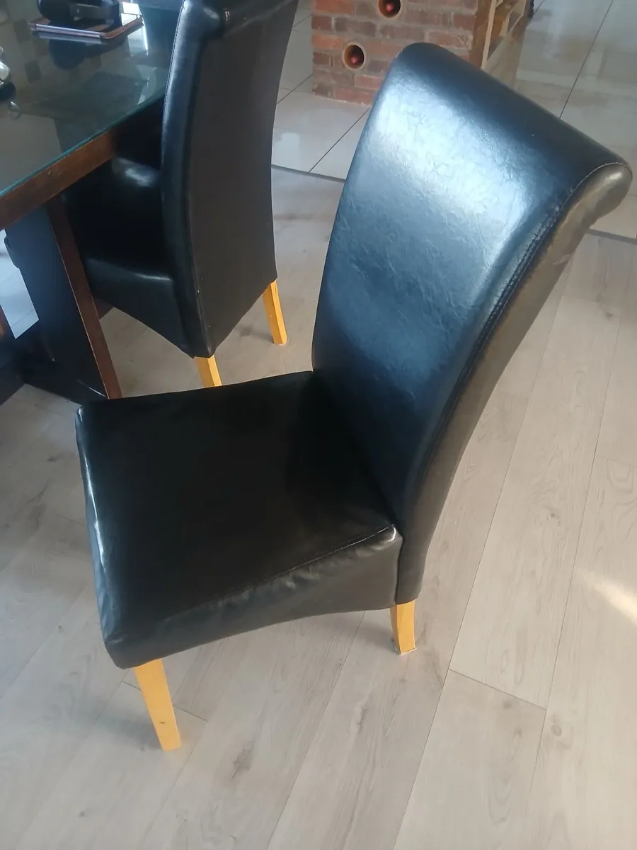Dining table & chairs - Image 2