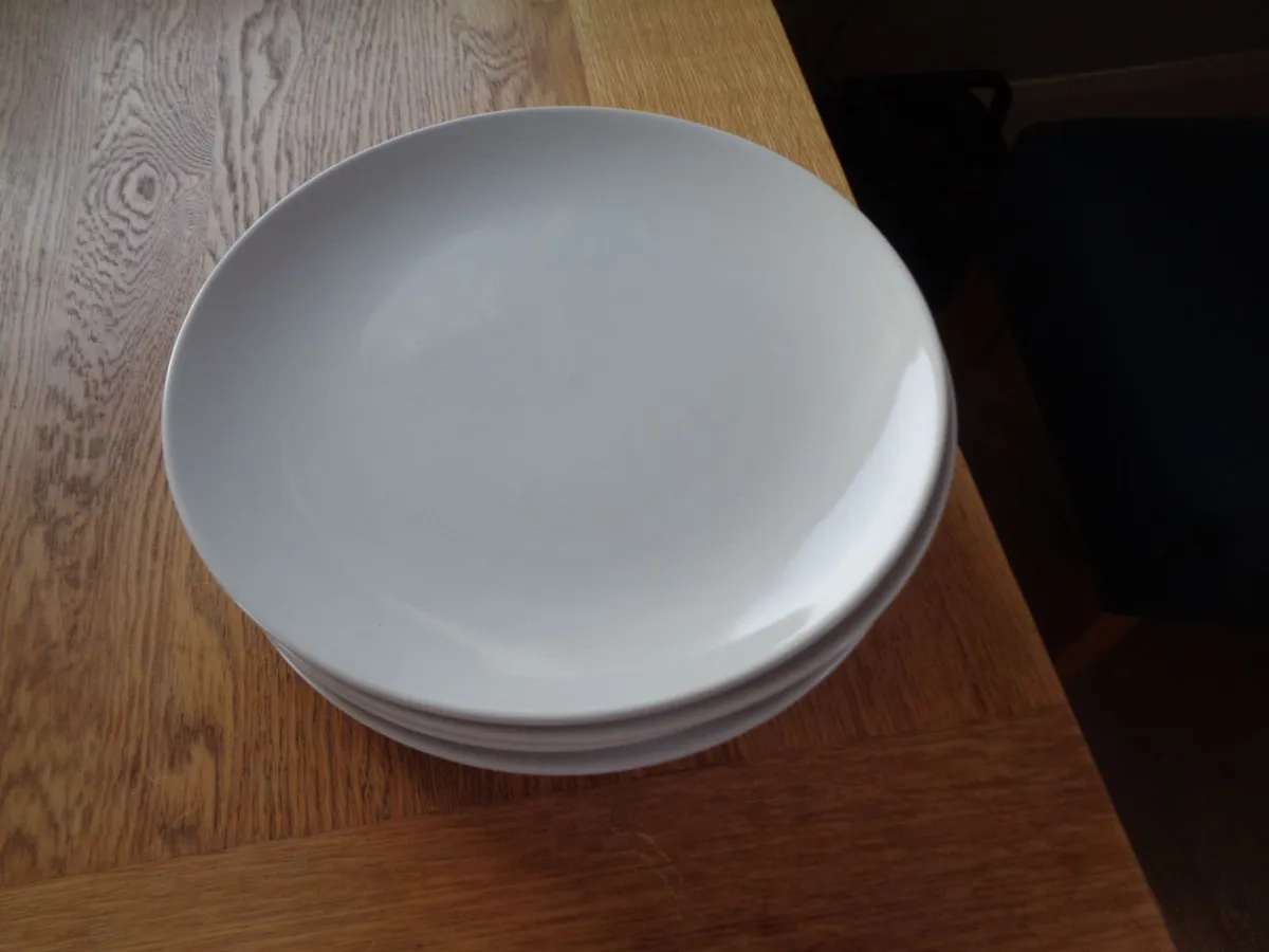 White Dinner Plates x 6 for Sale - Image 3