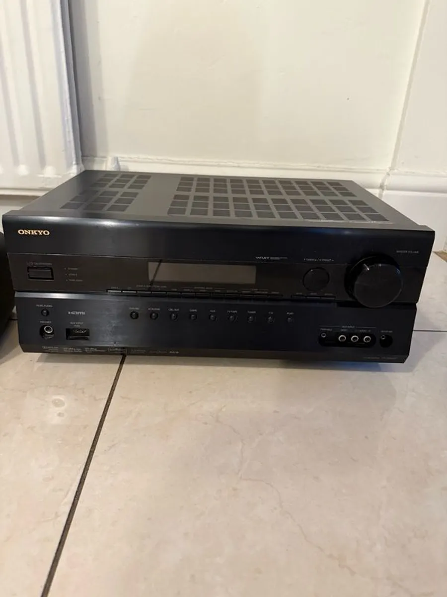 Onkyo Home Audio System, 5 speakers and sub woofer - Image 1