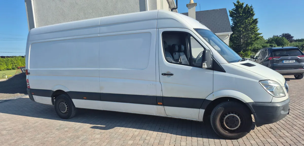 2011 Mercedes-Benz sprinter - Image 3