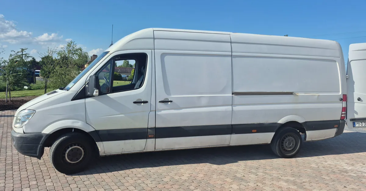 2011 Mercedes-Benz sprinter - Image 2
