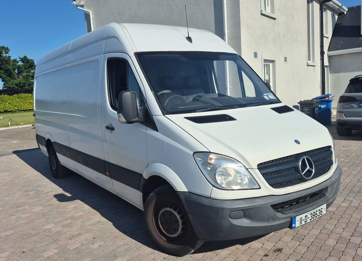 2011 Mercedes-Benz sprinter - Image 1