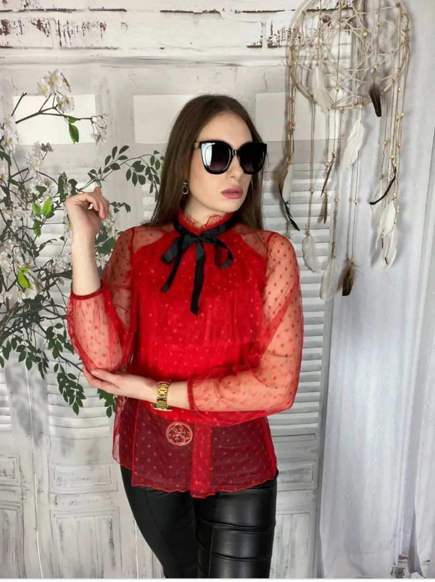 Lace blouse with a bow at the neck - Image 1