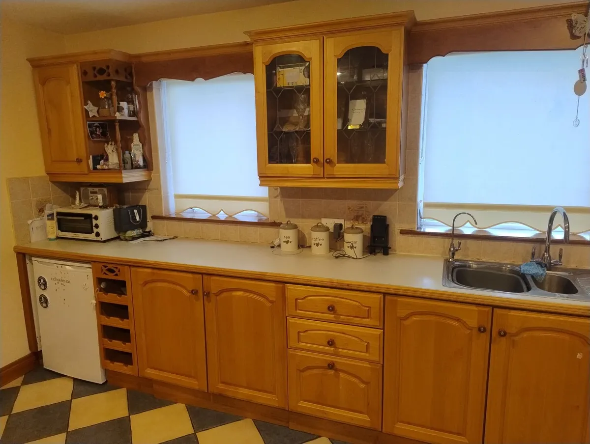 Kitchen Units - Image 1