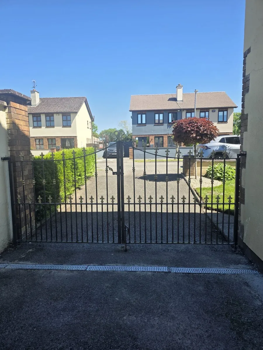 Gate - Image 1