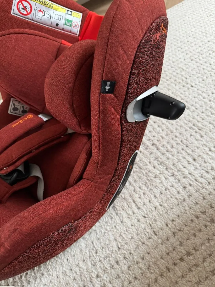 Cybex Sirona Z plus Car Seat & Base Z Bundle - Image 2