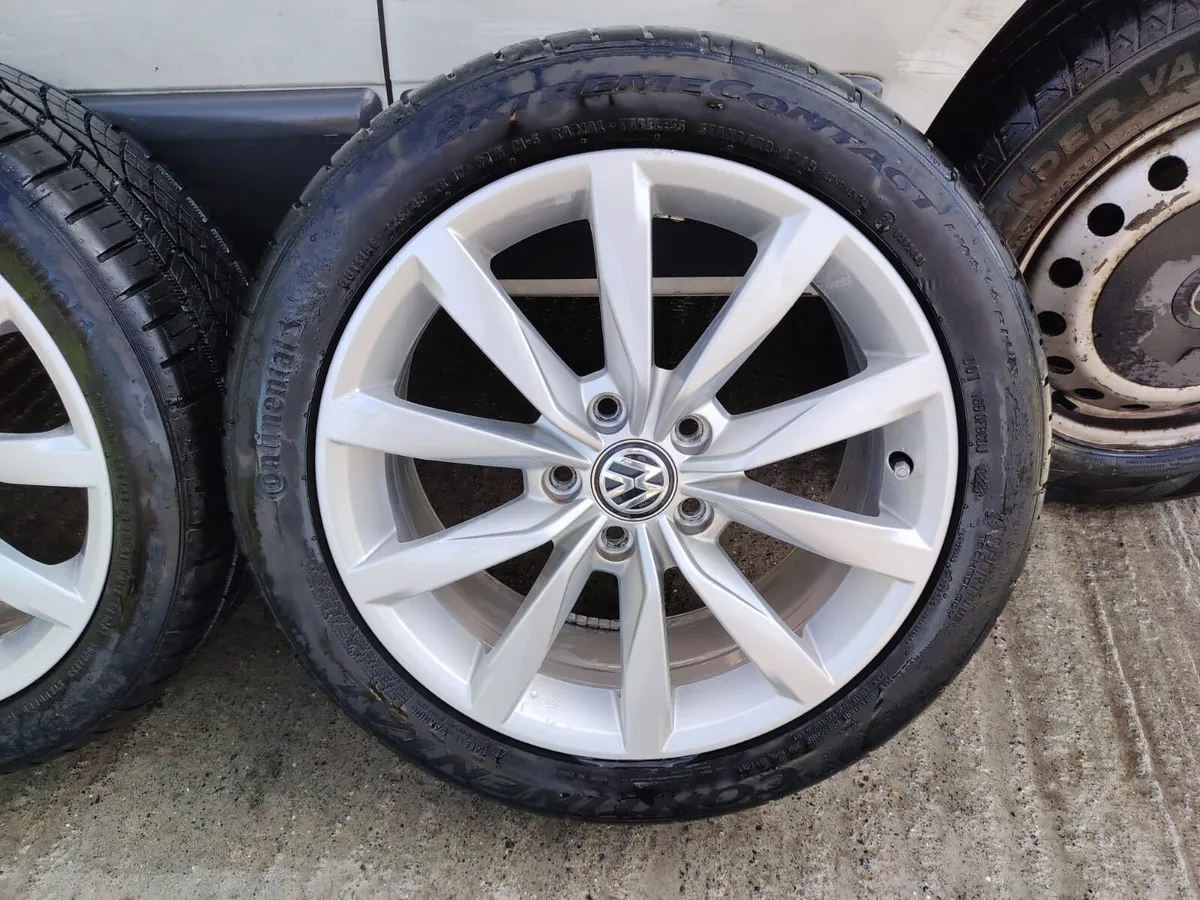 VW Golf 17" alloys on high performance tyres - Image 4