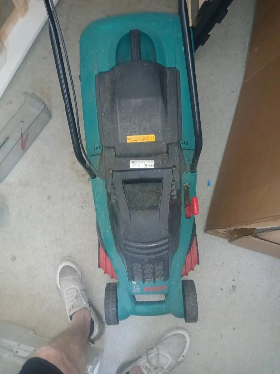 lawn mower - Image 1