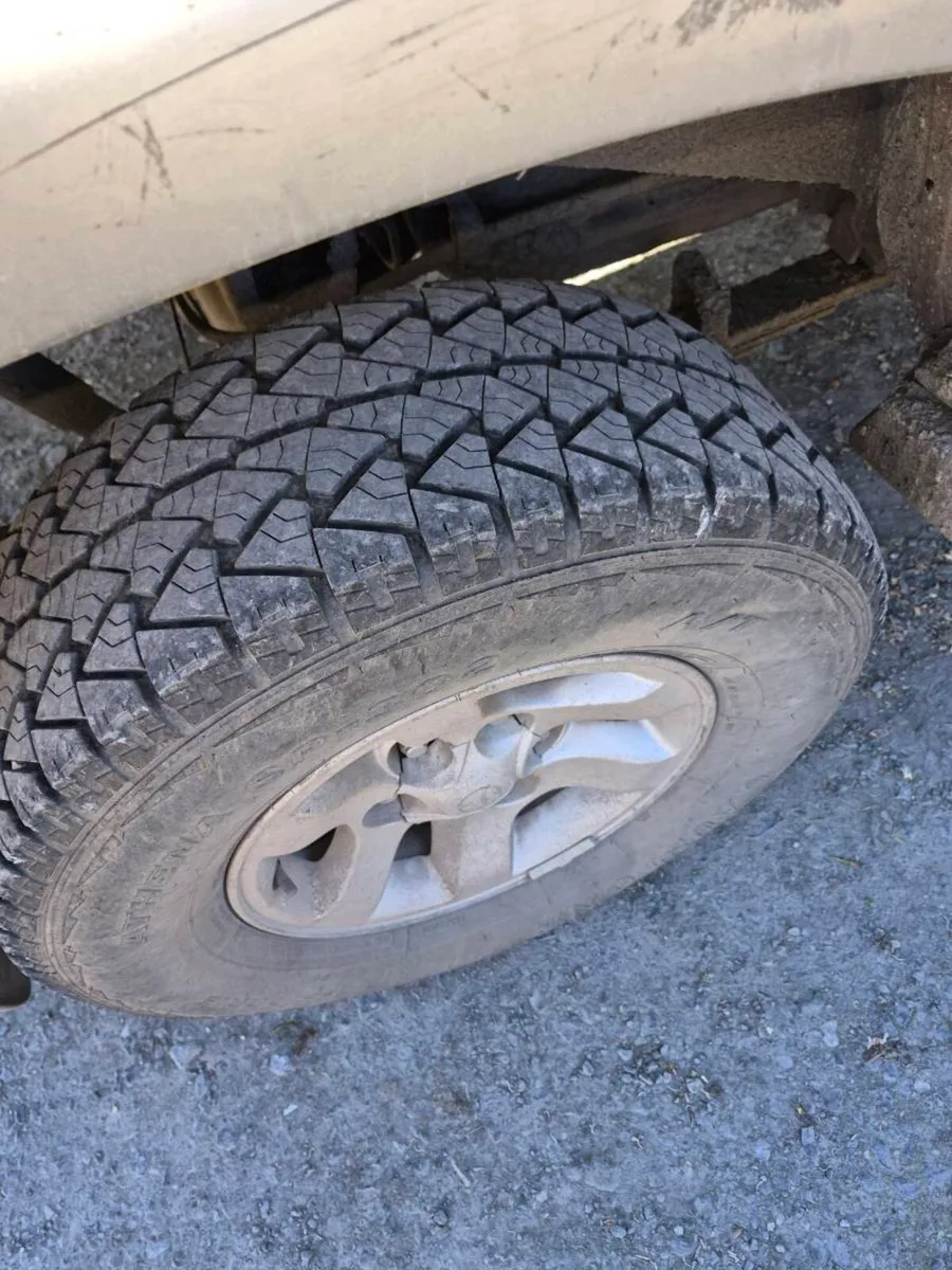Toyota hilux - Image 2