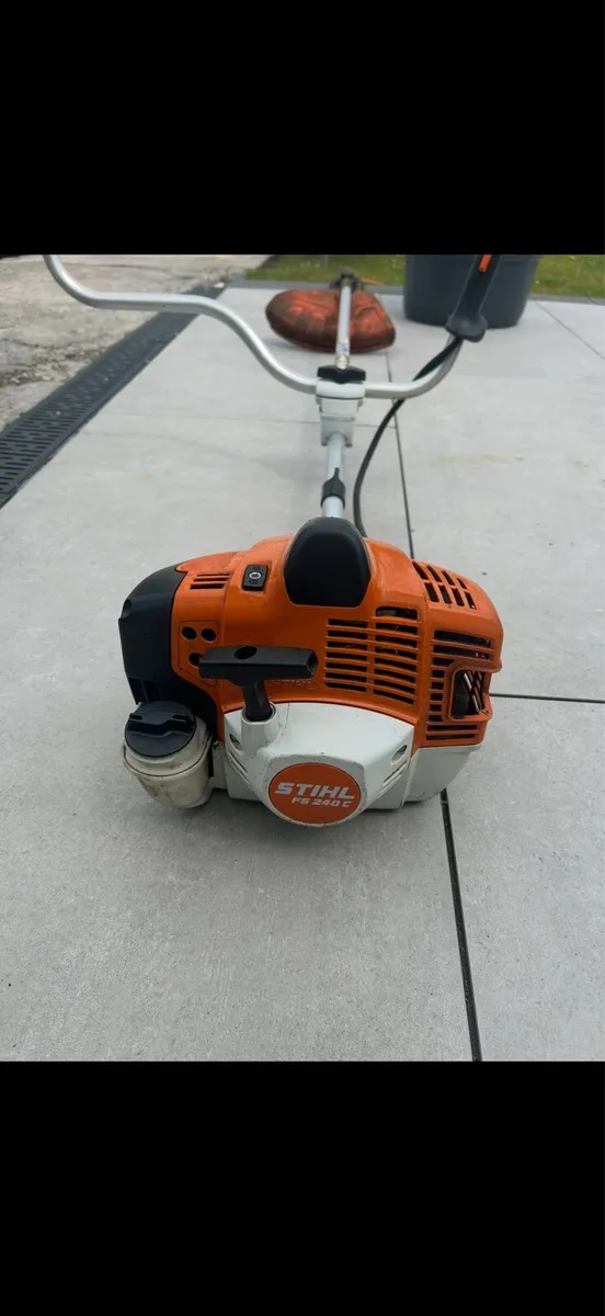 Stihl FS240c Strimmer - Image 1