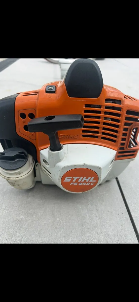 Stihl FS240c Strimmer - Image 2