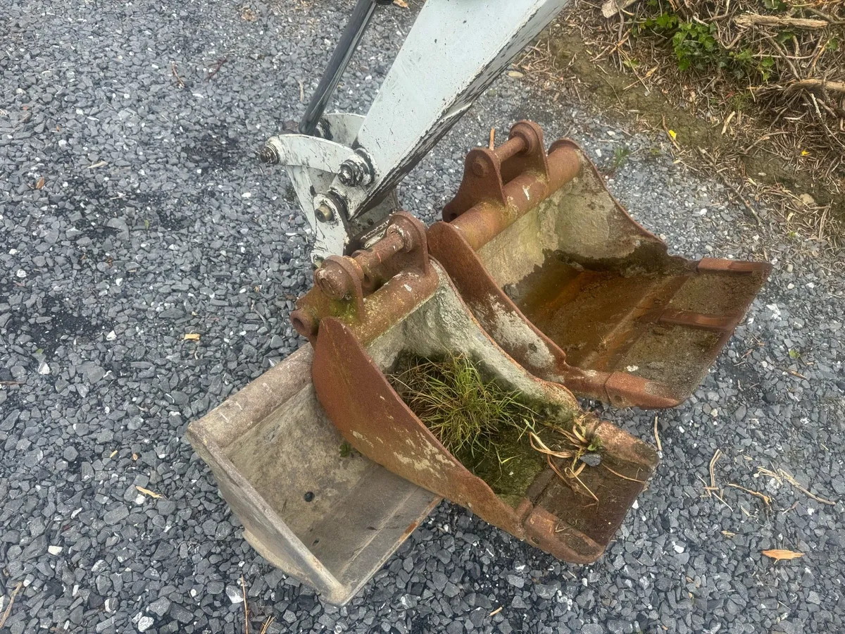 Mini digger Takeuchi tb125 - Image 4