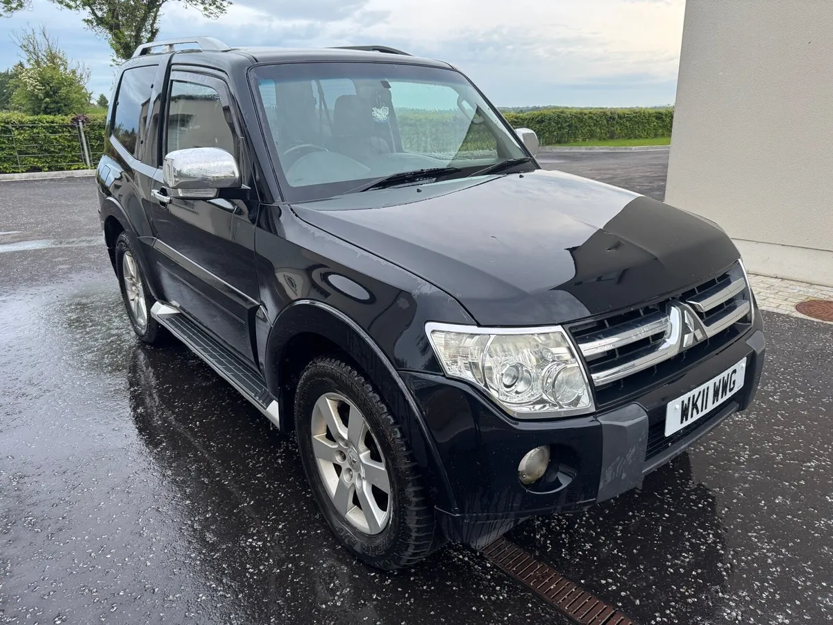 2011 MITSUBISHI SHOGUN WARRIOR - Image 1