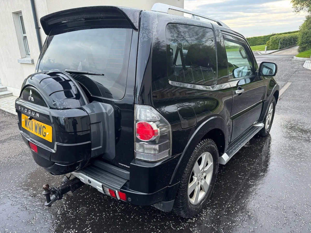 2011 MITSUBISHI SHOGUN WARRIOR - Image 4