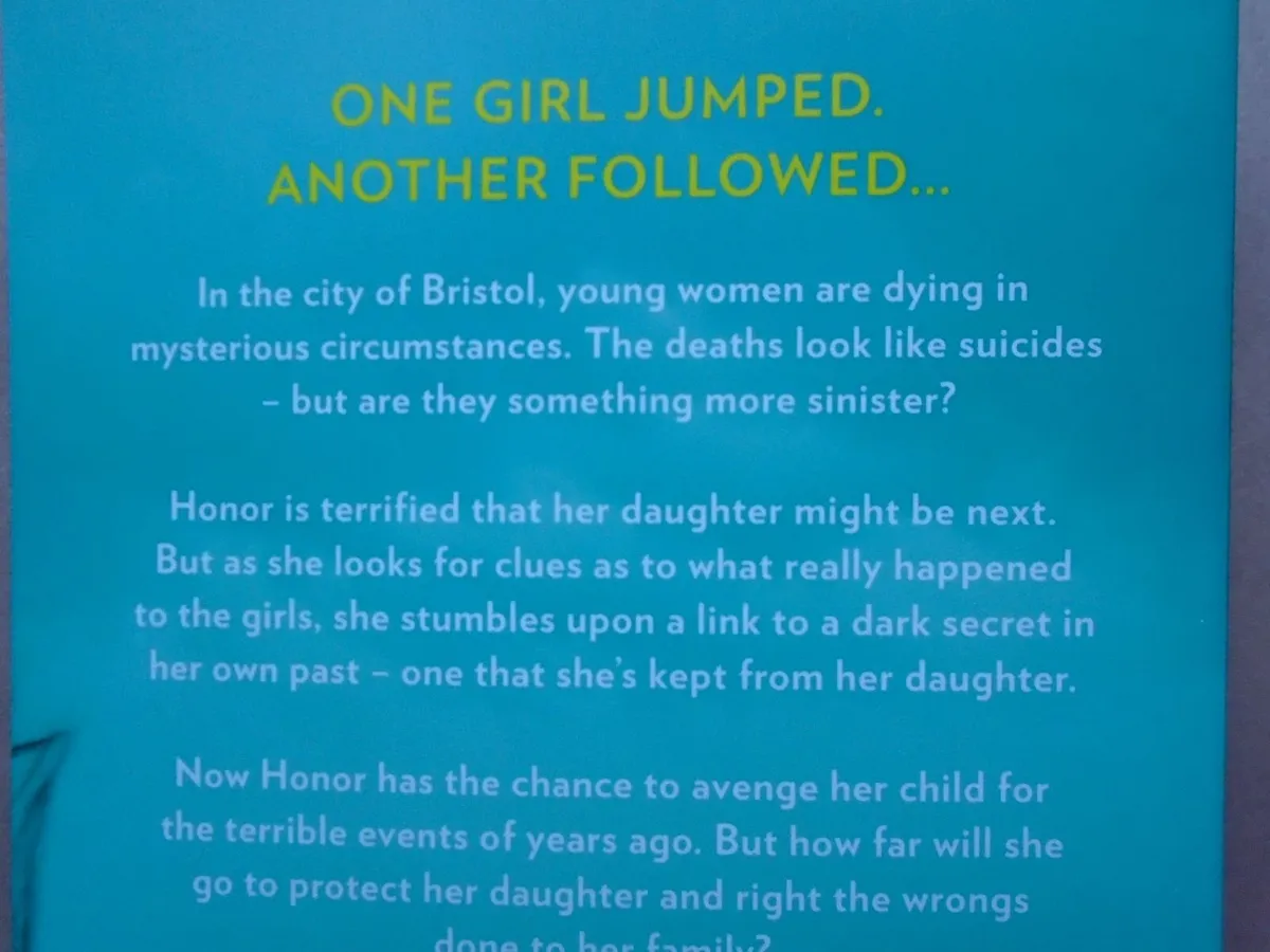 Two Wrongs, Book, Fiction, Paperback book - Image 3