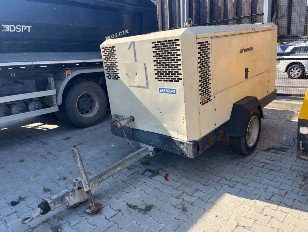 Doosan / Ingersoll rand 1300 cfm road compressor - Image 1