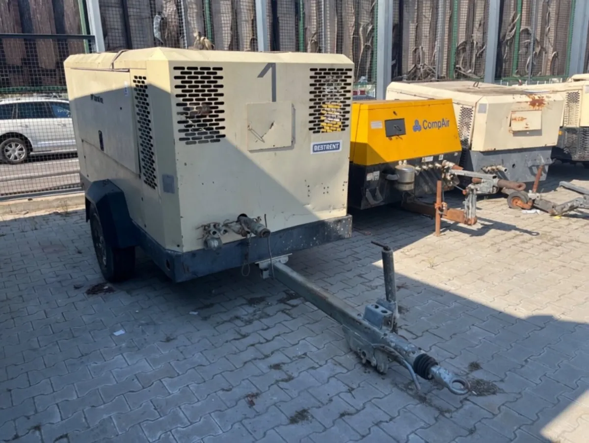 Doosan / Ingersoll rand 1300 cfm road compressor - Image 2