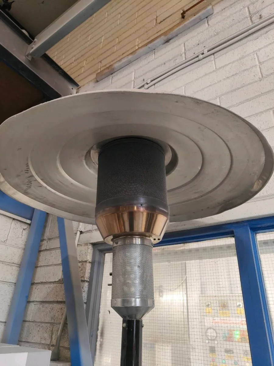 Garden and patio gas heaters. One top is lost - Image 2