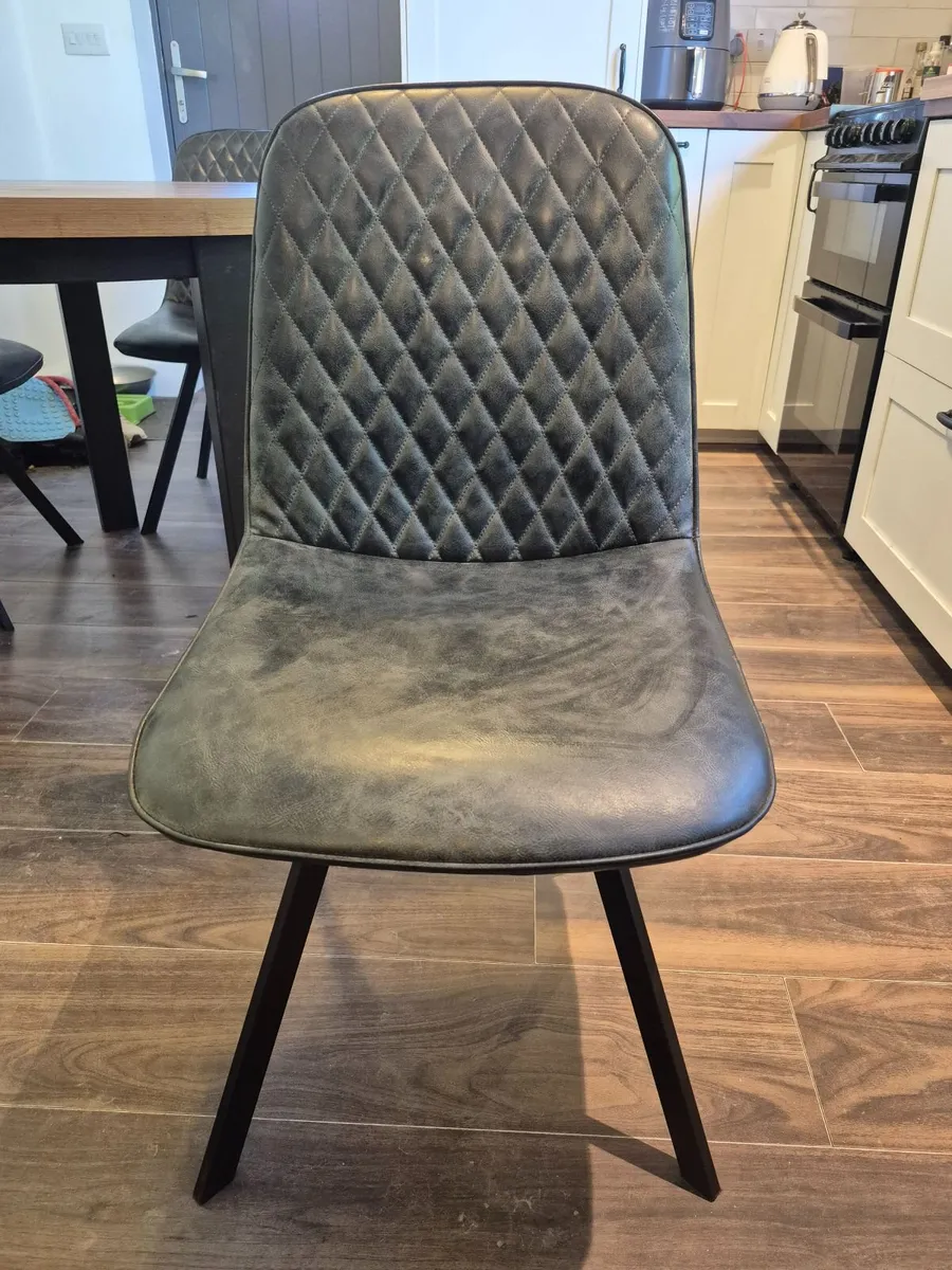 Round Dining Room Table and Chairs - Image 2