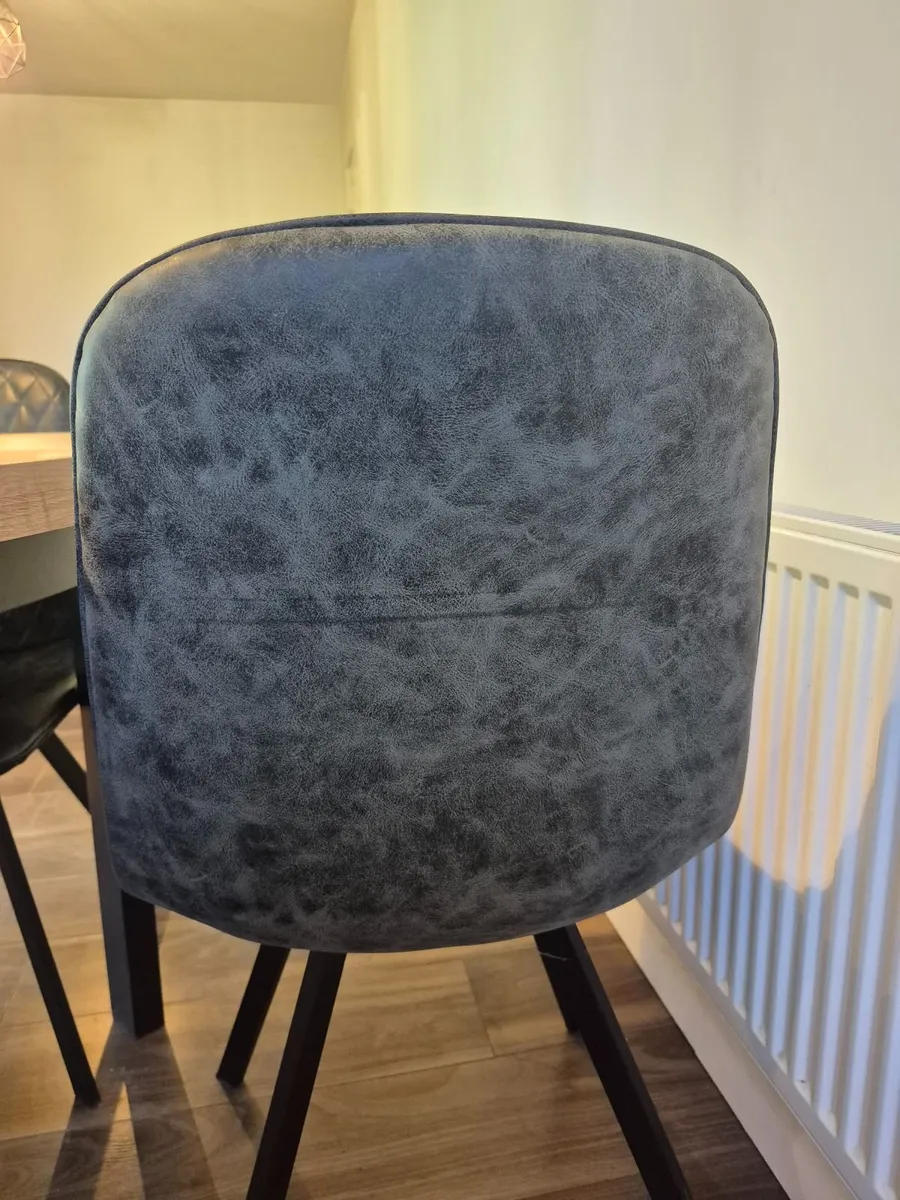Round Dining Room Table and Chairs - Image 4