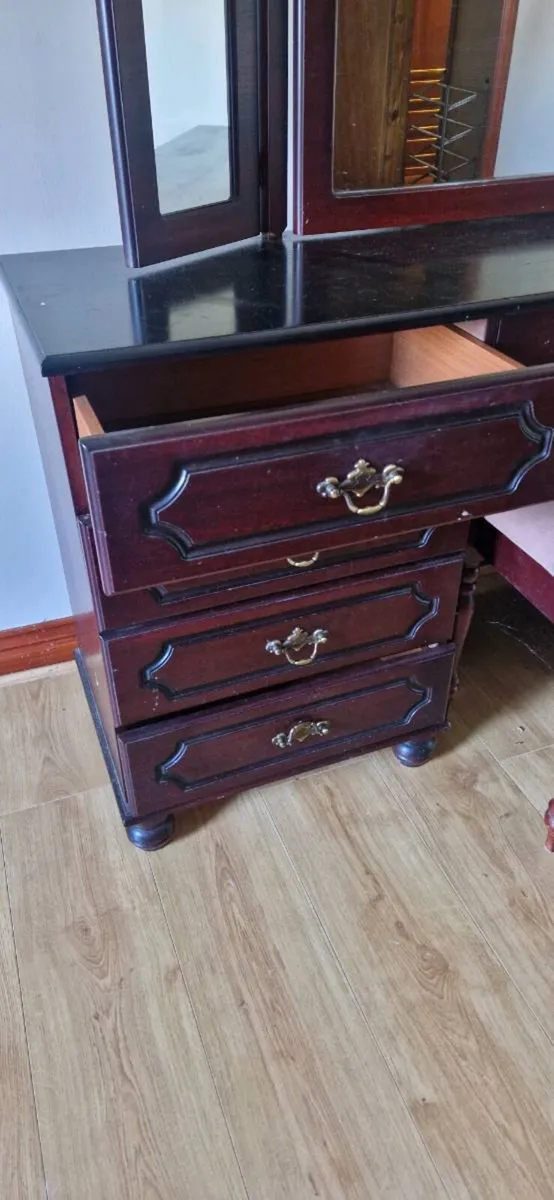 vanity unit with mirror & stool - Image 2