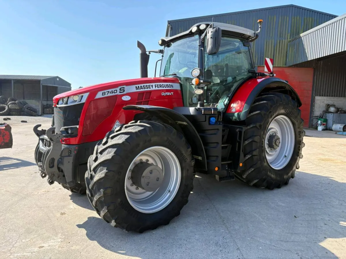 **** Massey Ferguson 8740S **** - Image 2