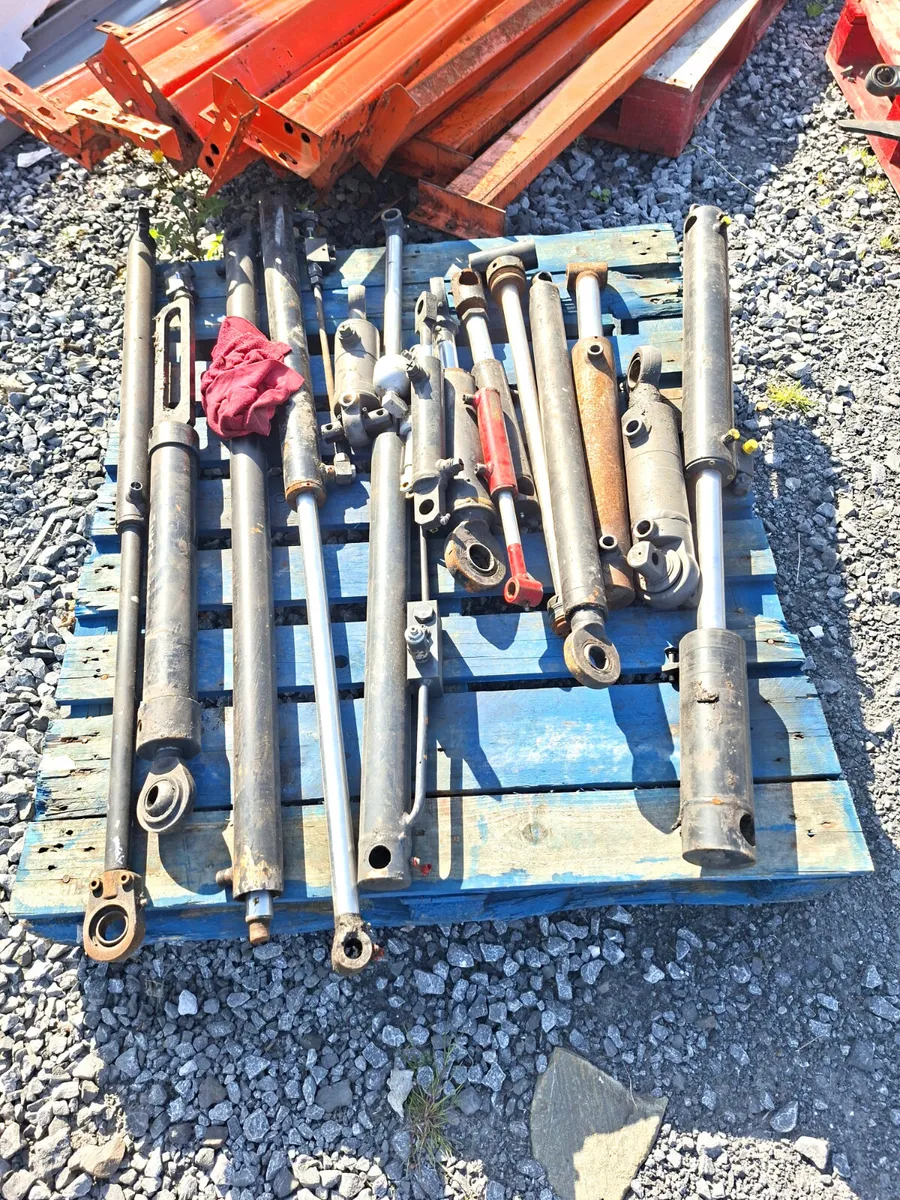 HYDRAULIC RAMS - Image 1