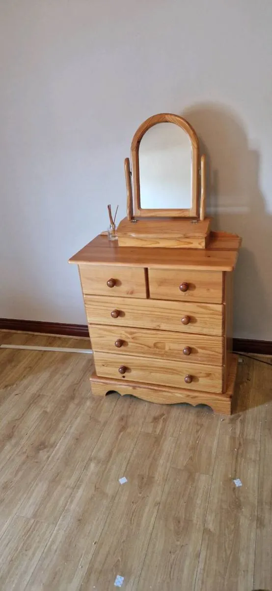 Chest of drawers