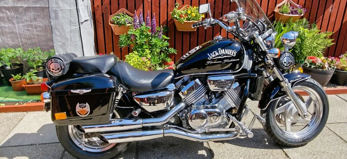Honda Magna VF 750 V4 - Image 1
