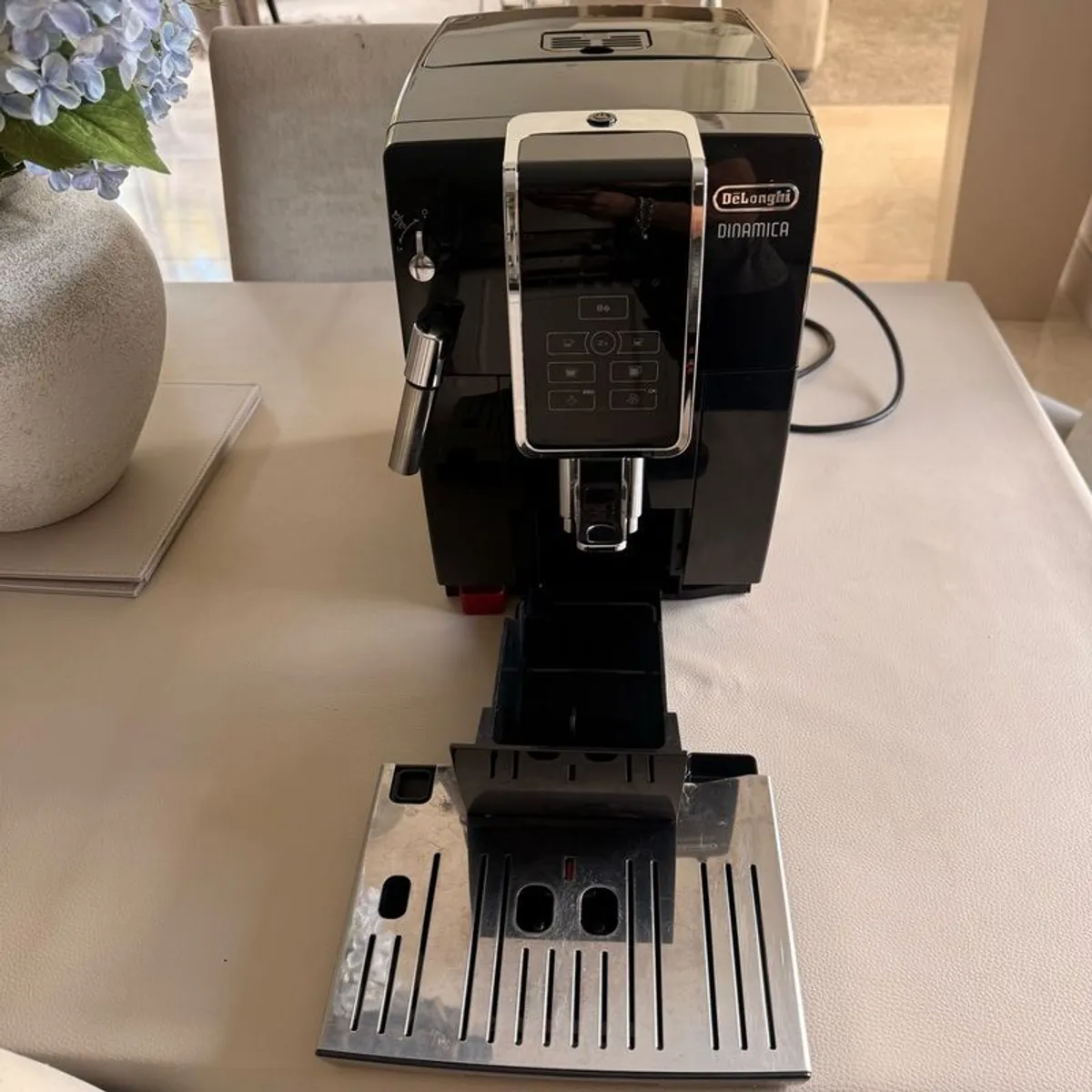 Delonghi DINAMICA coffee machine - Image 1