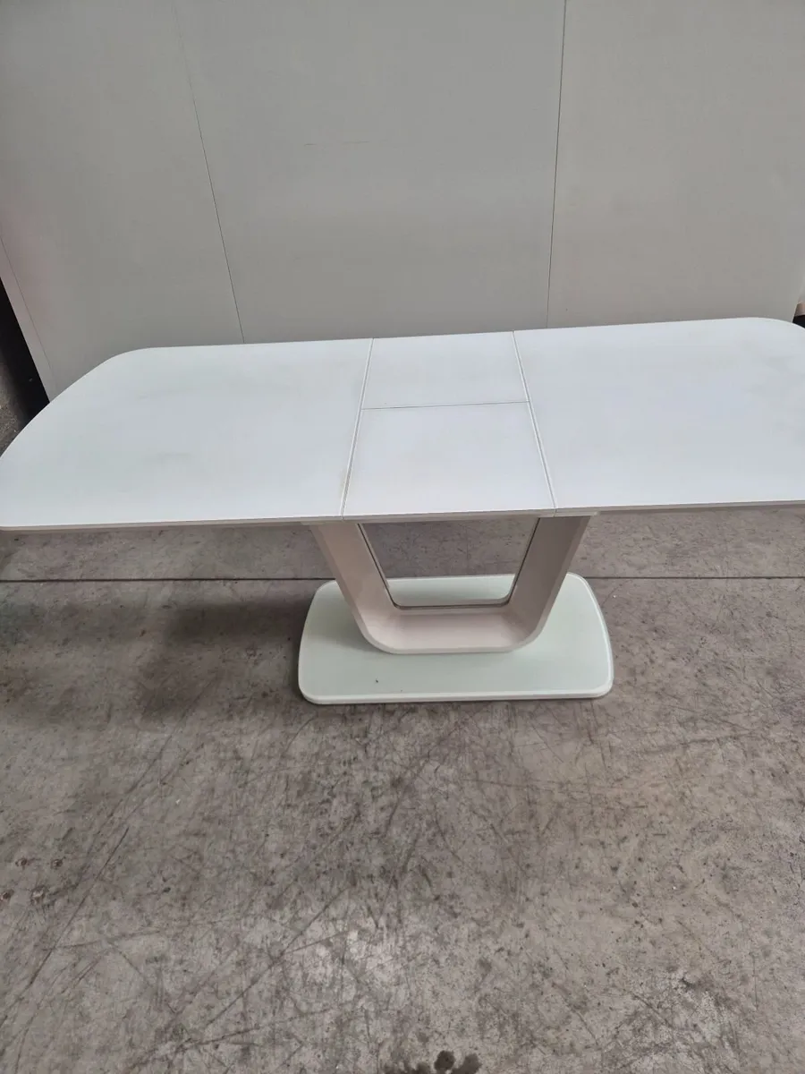 Dining table - Image 1