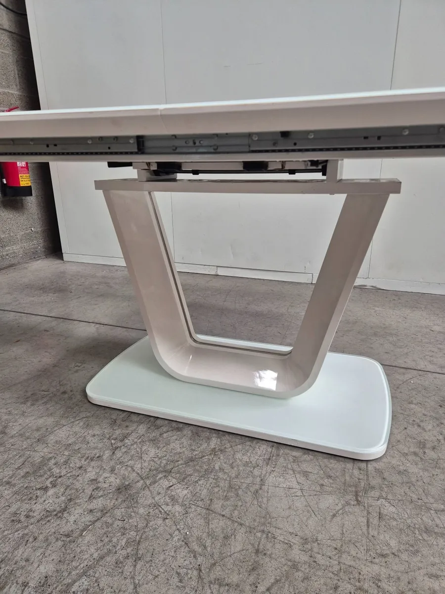 Dining table - Image 3