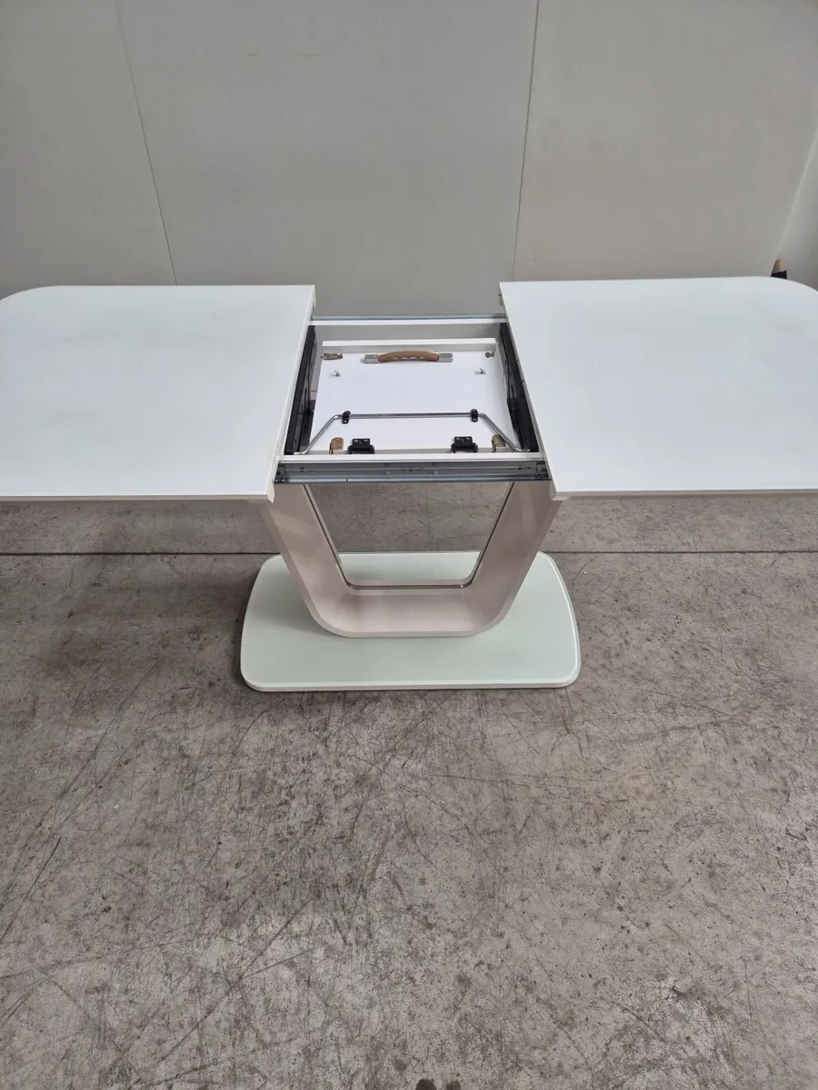 Dining table - Image 4