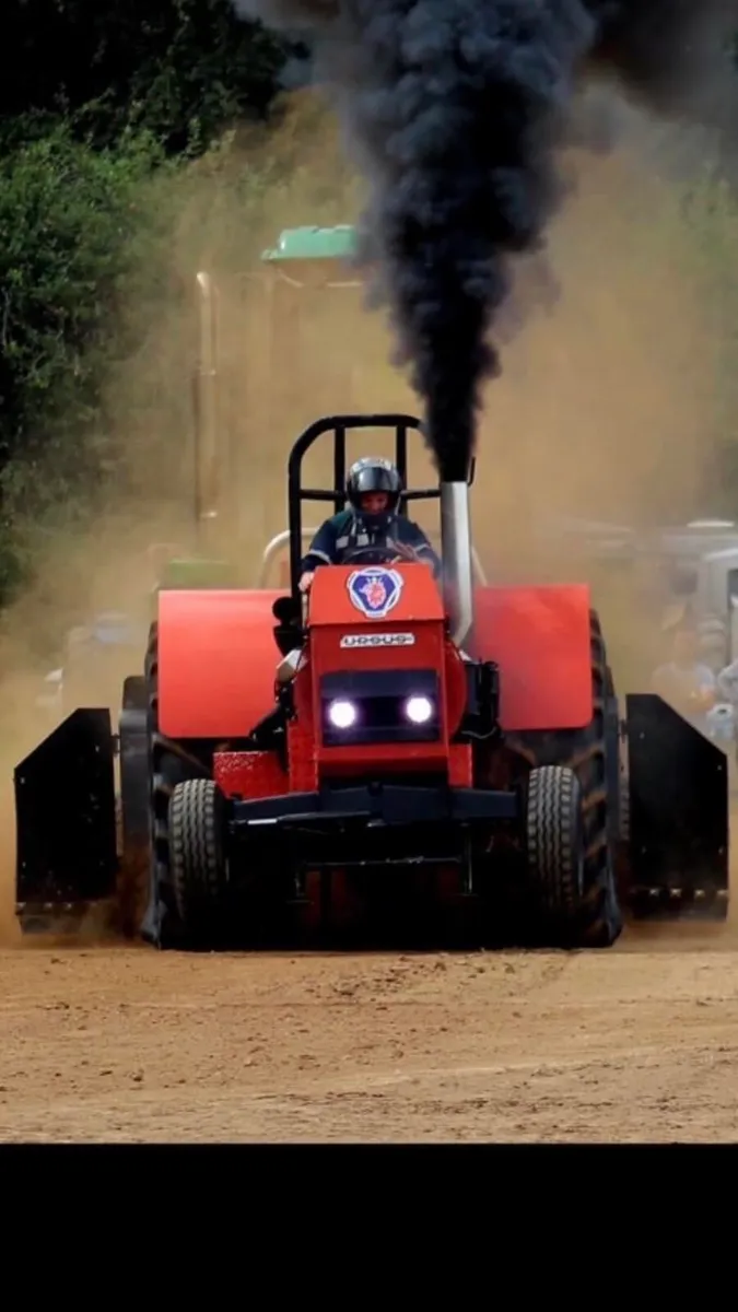 Pulling tractor - Image 2