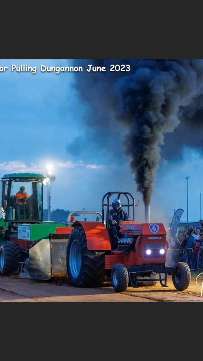Pulling tractor - Image 1