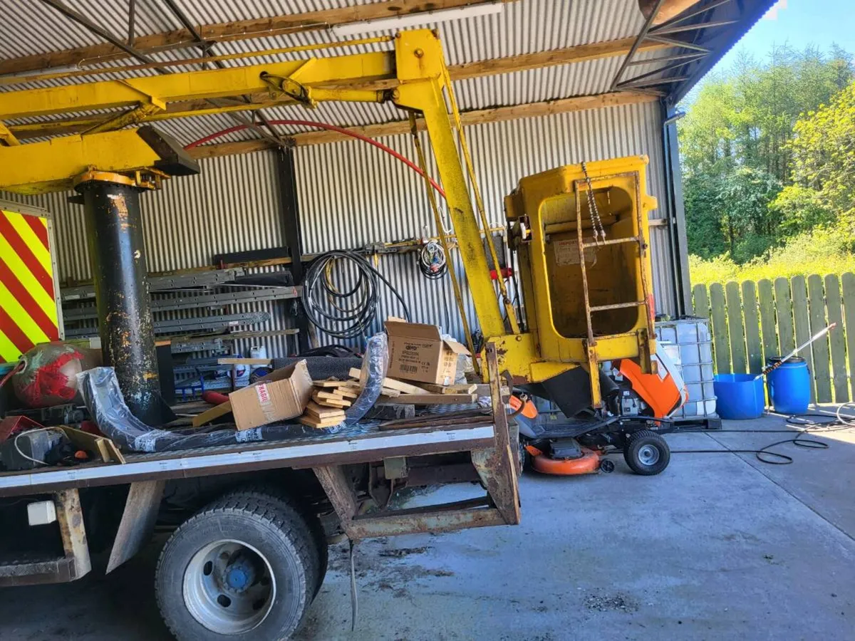 Cherry picker - Image 2