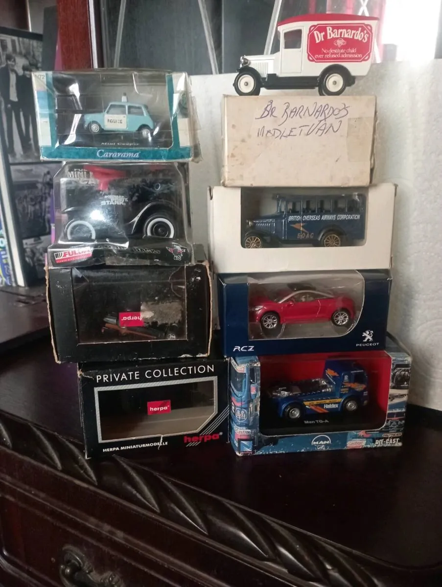 1-76 { 0/0 } SCALE DIE-CAST MODLES CARS &TRUCKS - Image 1