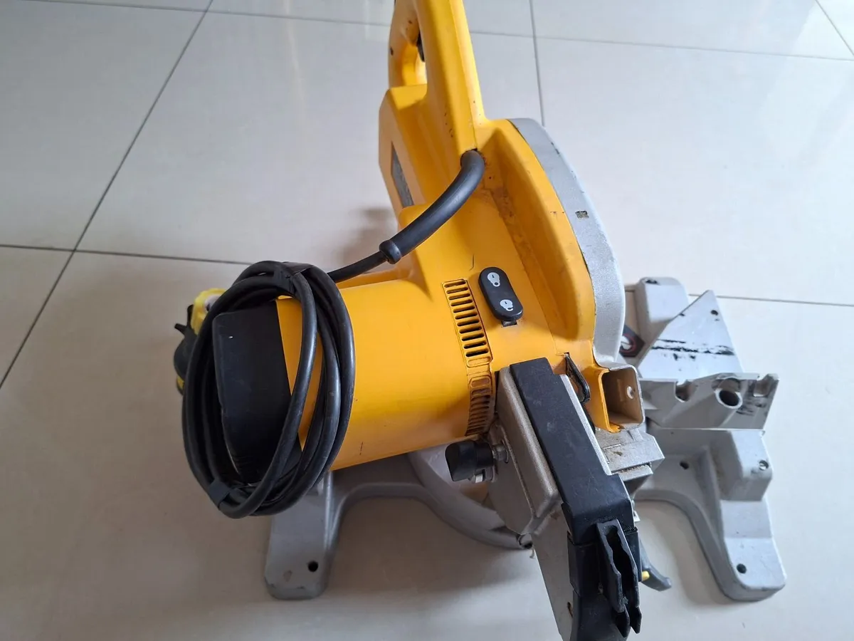 Dewalt DW707-LX 216mm Mitre Saw 110v - Image 2