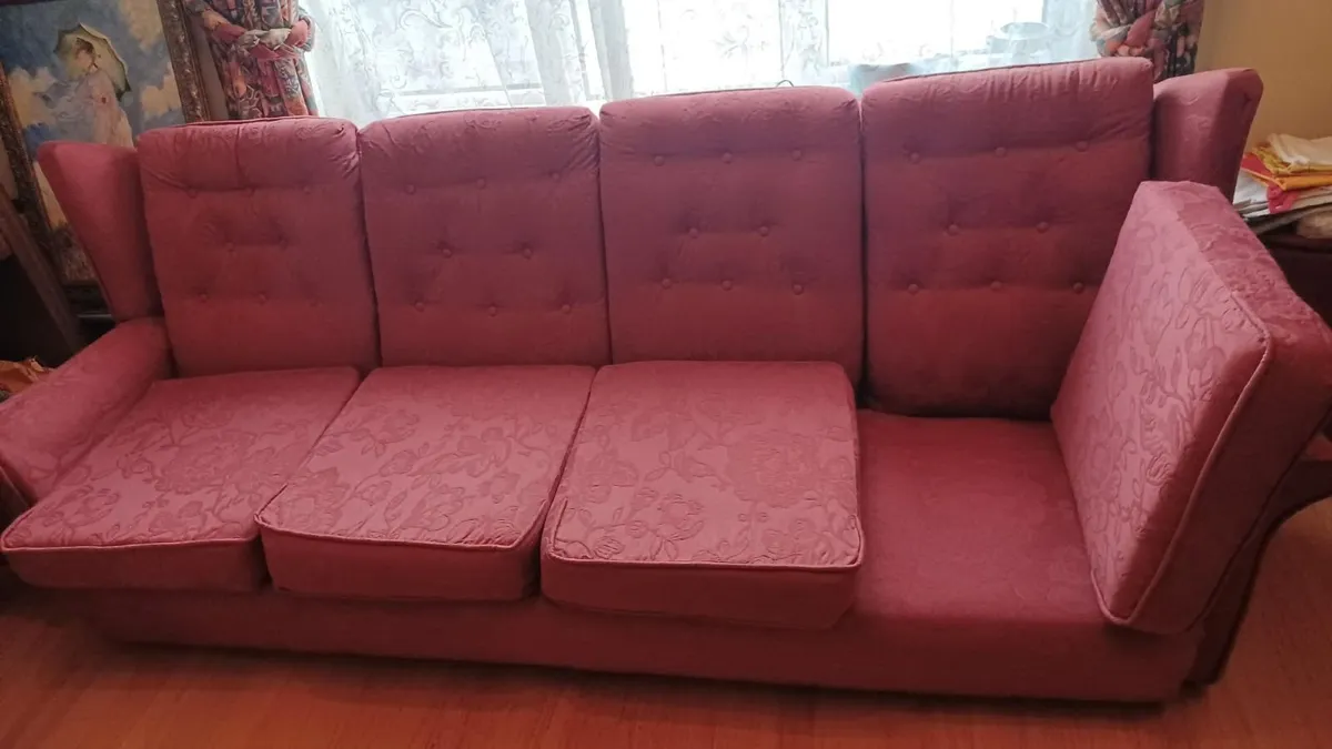 1 x 4 seater & 2 x chairs - Image 2